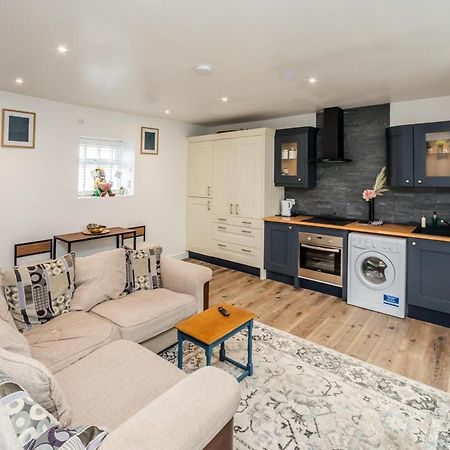 הודרספילד The Cosey Tucked-Away Cottage 2 Or 3 Bedroom Options מראה חיצוני תמונה